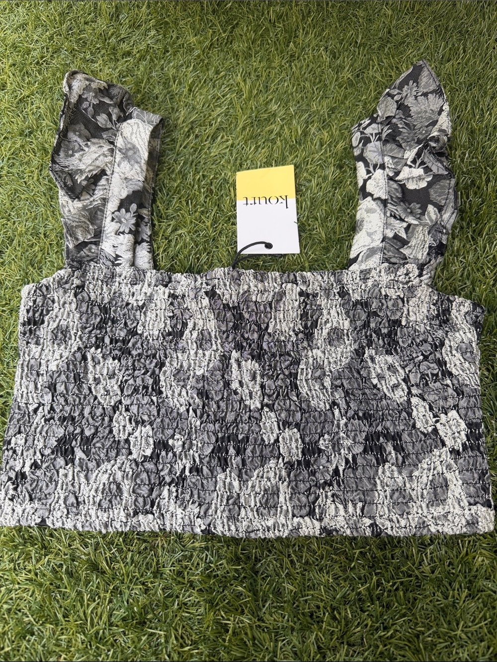 Kourt Medium Black Gray Floral Smocked Ruffle Strap Crop Top NWT - Picture 7 of 9